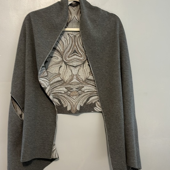 NWOT Chico’s reversible floral travel wrap - Picture 6 of 8